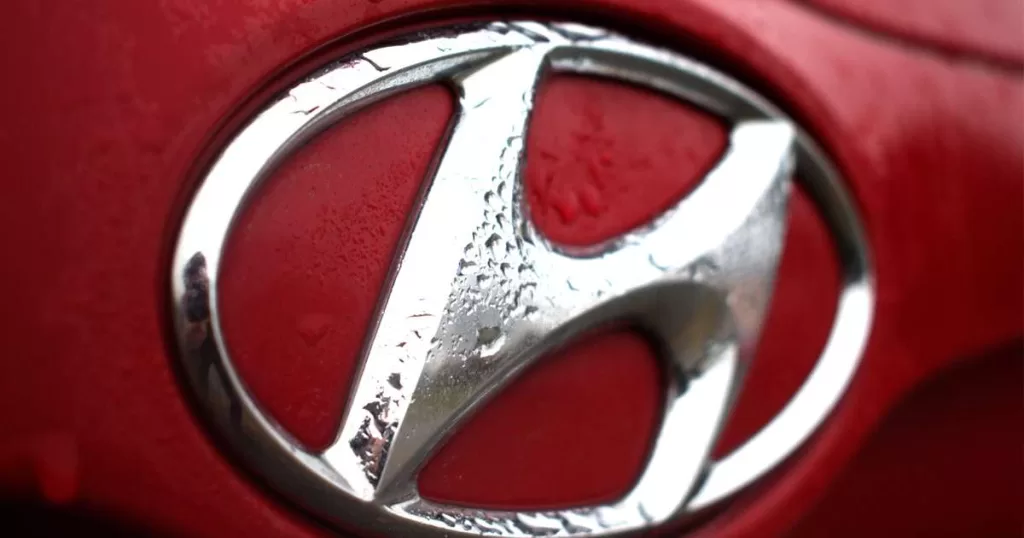 How many Hyundai showrooms in India ?