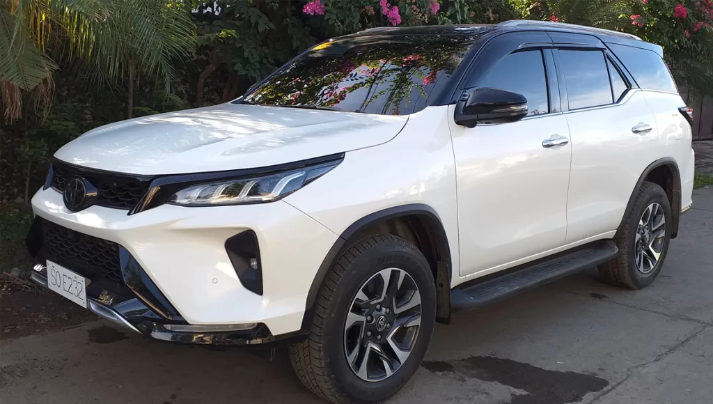 Toyota Fortuner versus legender
