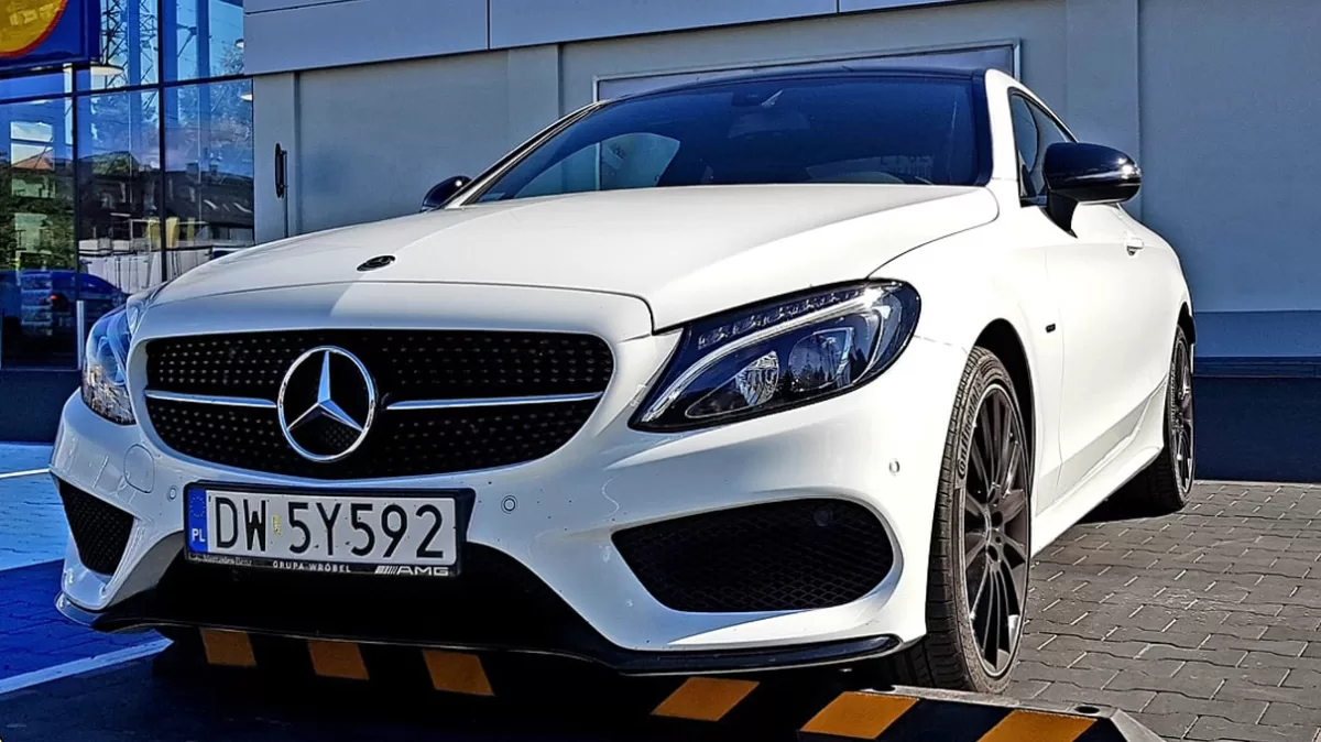 Price of Mercedes c class in India