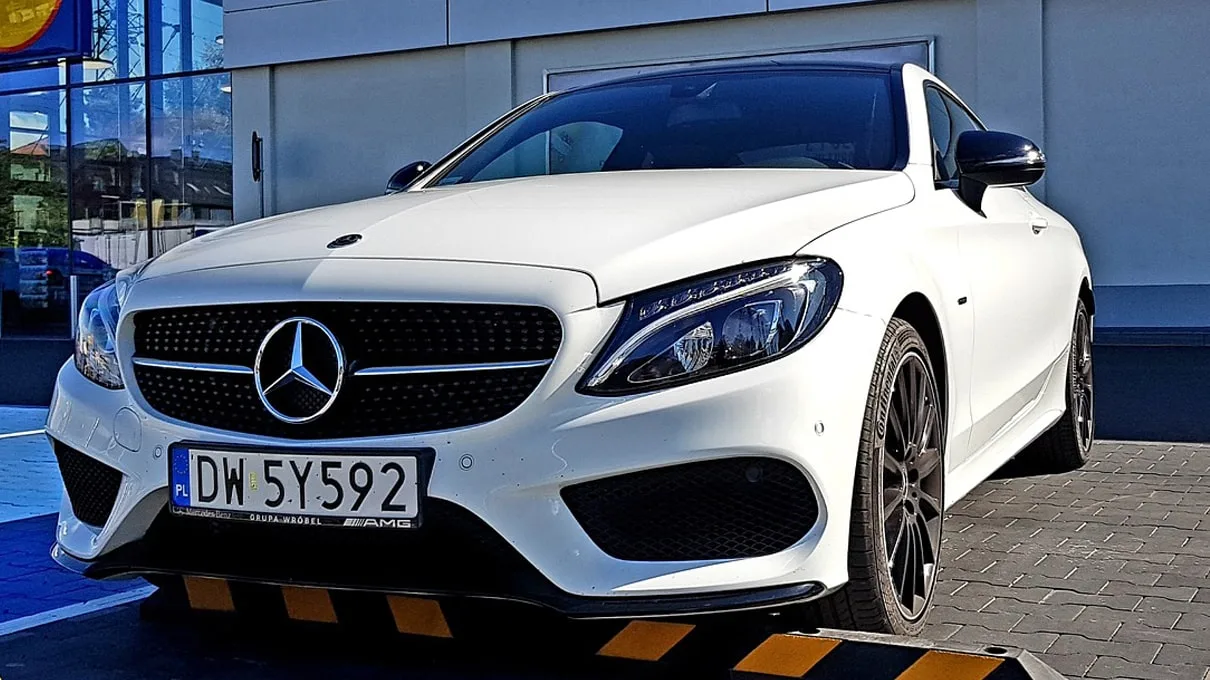 Price of Mercedes c class in India