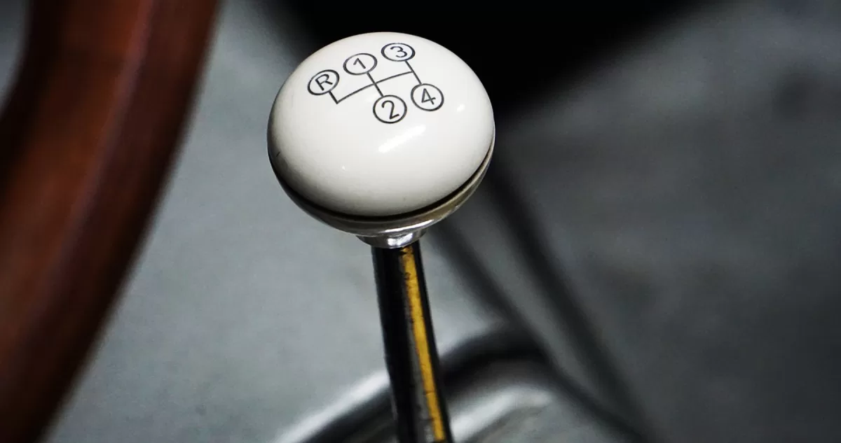 how does a car gear work