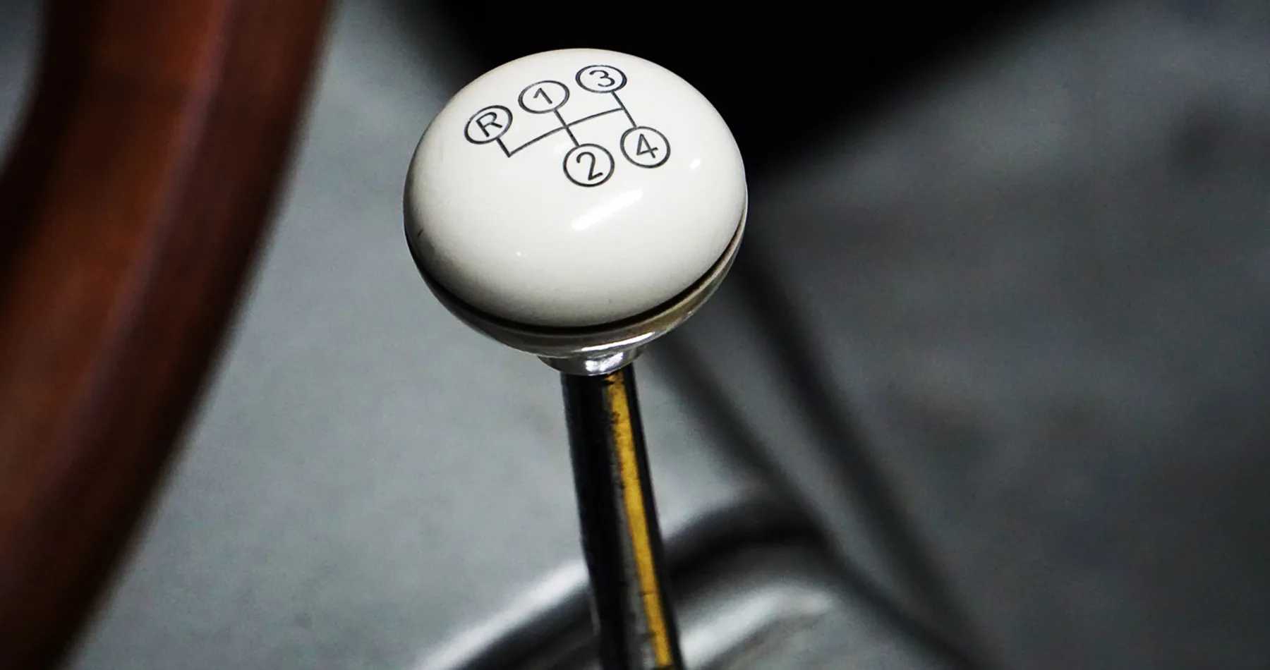 how does a car gear work