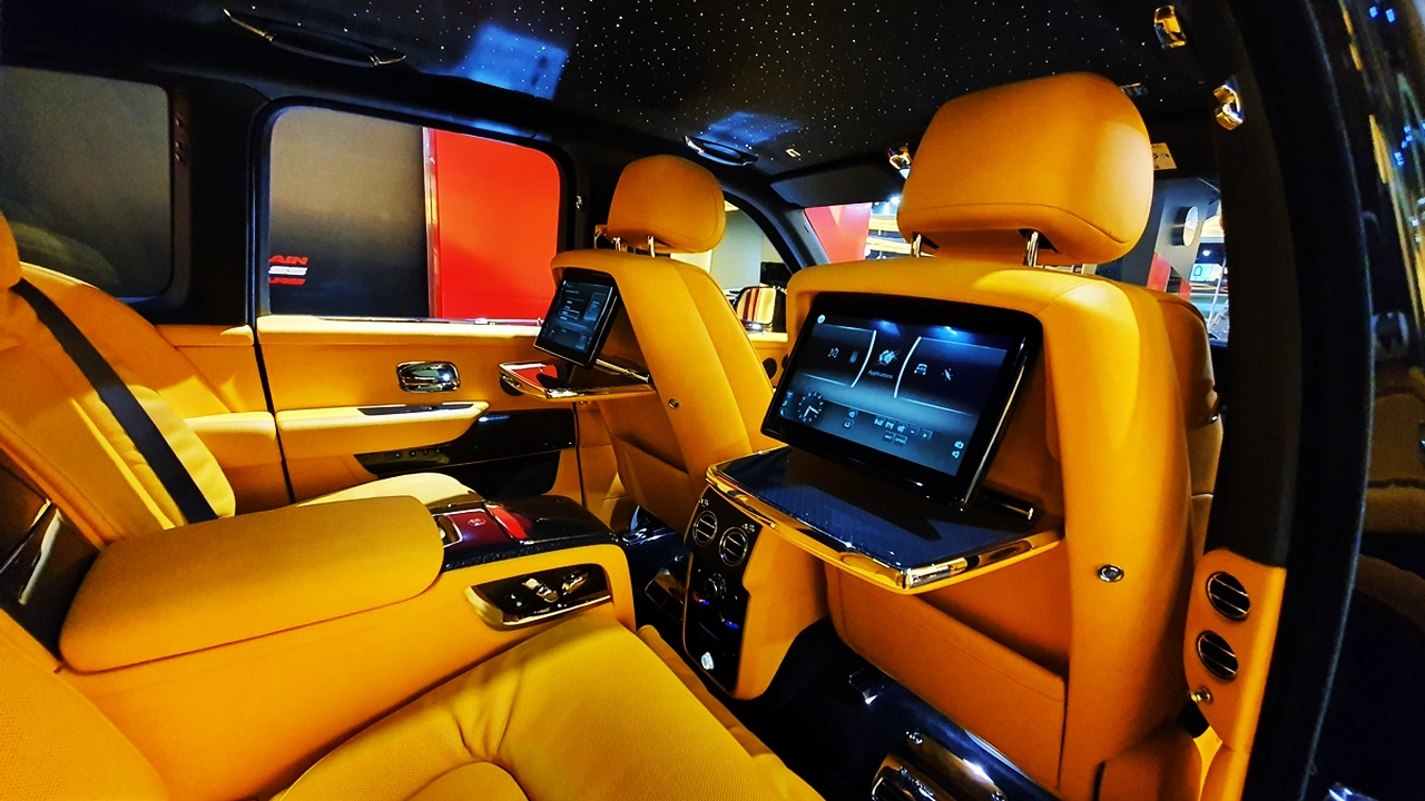 Rolls Royce Cullinan Black Badge Interior 