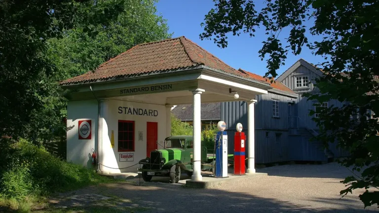 What are the advantages or disadvantages of gas fuel